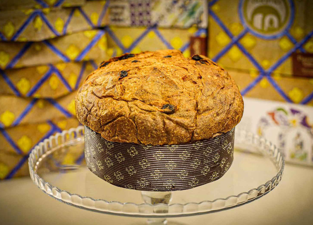 Questo Natale scegli i panettoni Duomo 1952. Il panettone dall'anima inconfondibilmente siciliana. Tutta la nostra passione per il panettone artigianale.