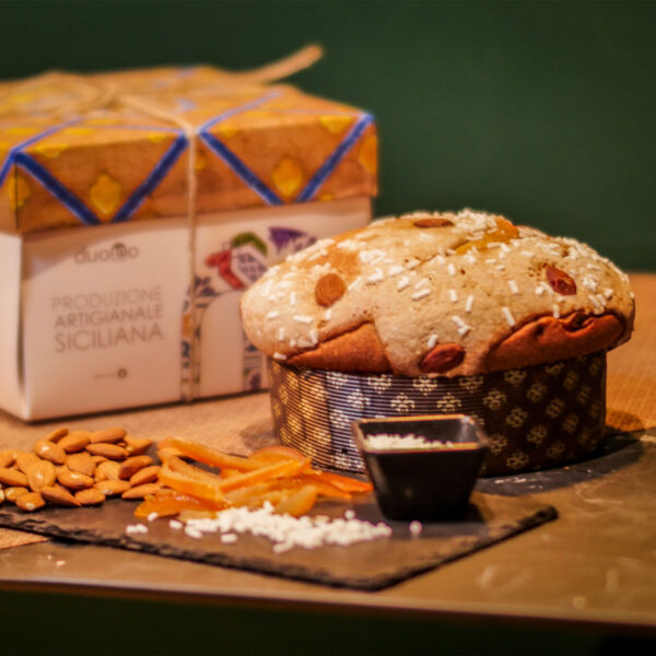 Panettone Mandorlato con Arancia Semi Candita, Uva Passa e Mandorle